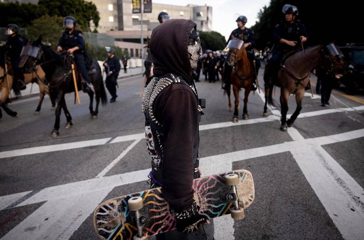 Demonstrasi No Kings menolak pemerintahan Presiden Donald Trump di Los Angeles, Amerika Serikat (AFP / Etienne Laurent)