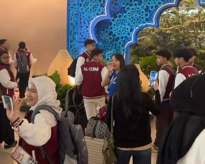 potret keluarga Nola B3 antar Neona Ayu ikut school immersion