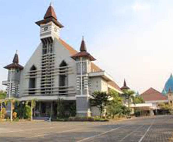 Potret Gereja Katolik Paroki Sakramen Maha Kudus