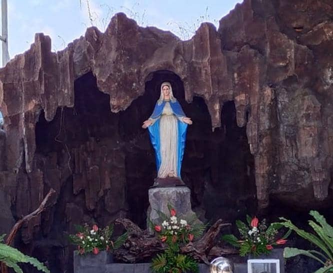 Potret Goa Maria Gereja Katolik Paroki Ratu Pencinta Damai