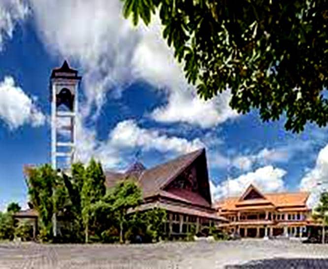 Potret Gereja Katolik Paroki Redemptor Mundi