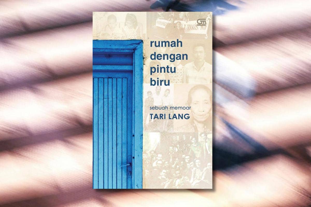 Rumah dengan Pintu Biru