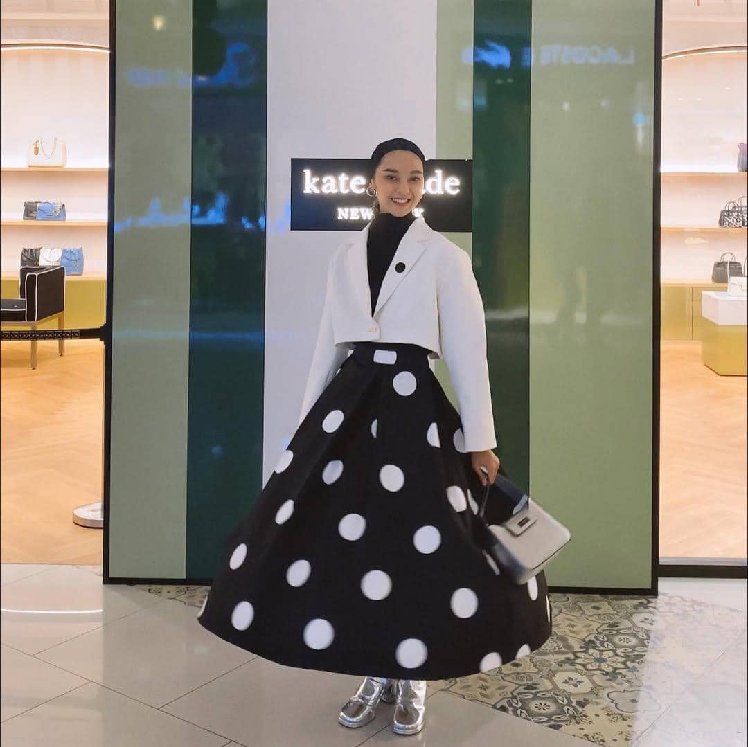 OOTD Monokrom ala Sadrina Octadelya