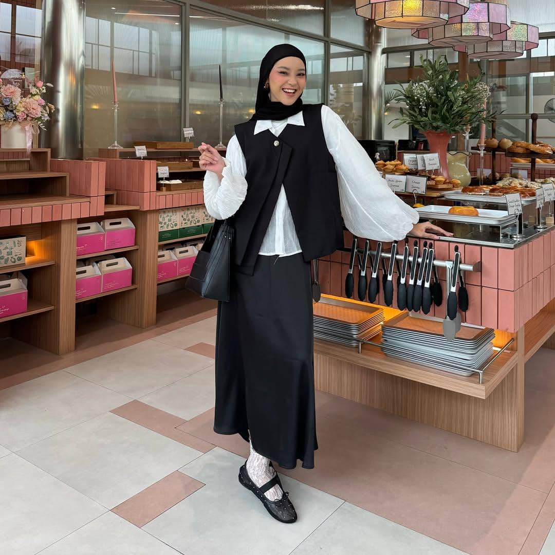 OOTD Monokrom ala Sadrina Octadelya