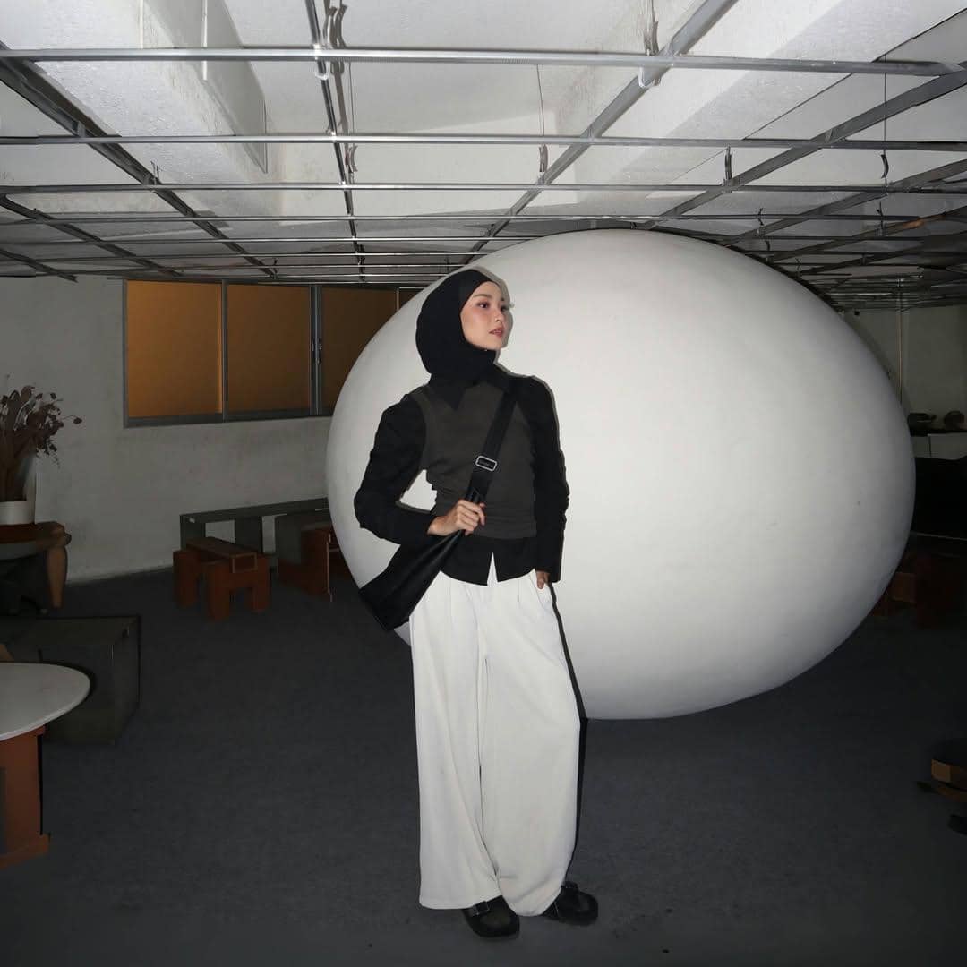 OOTD Monokrom ala Sadrina Octadelya