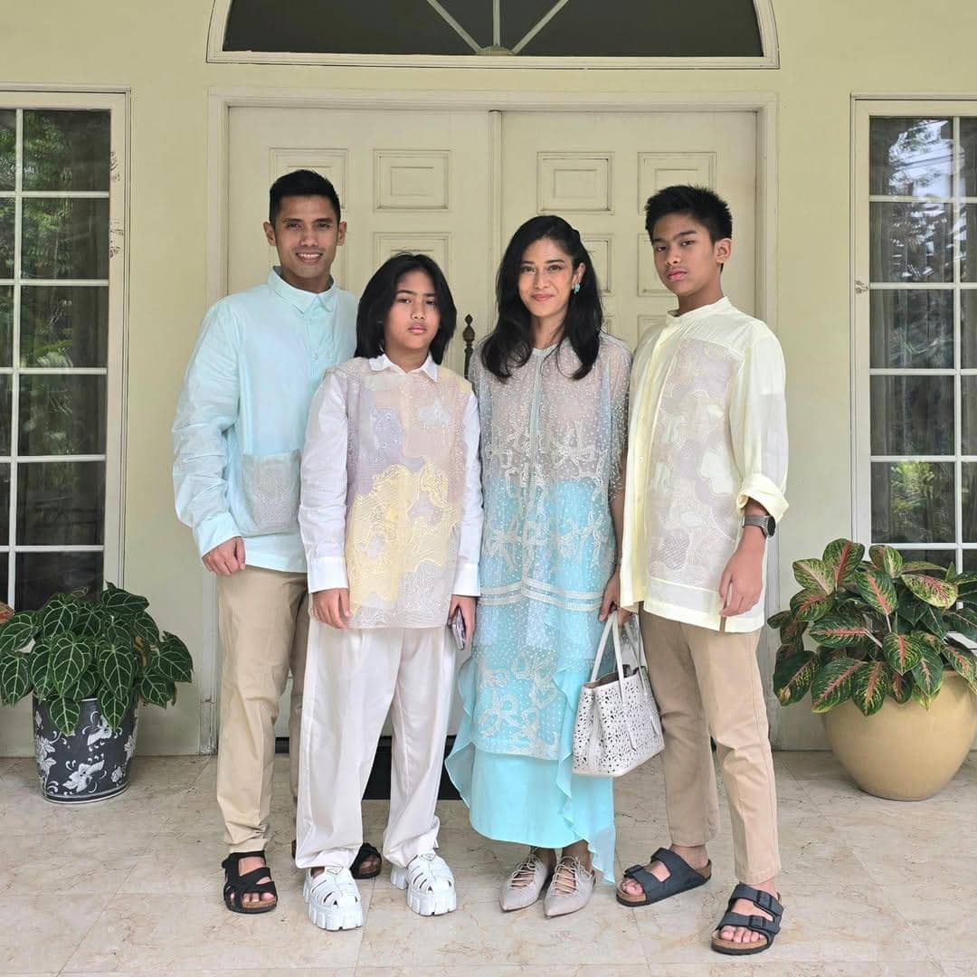 gaya Lebaran Dian Sastro