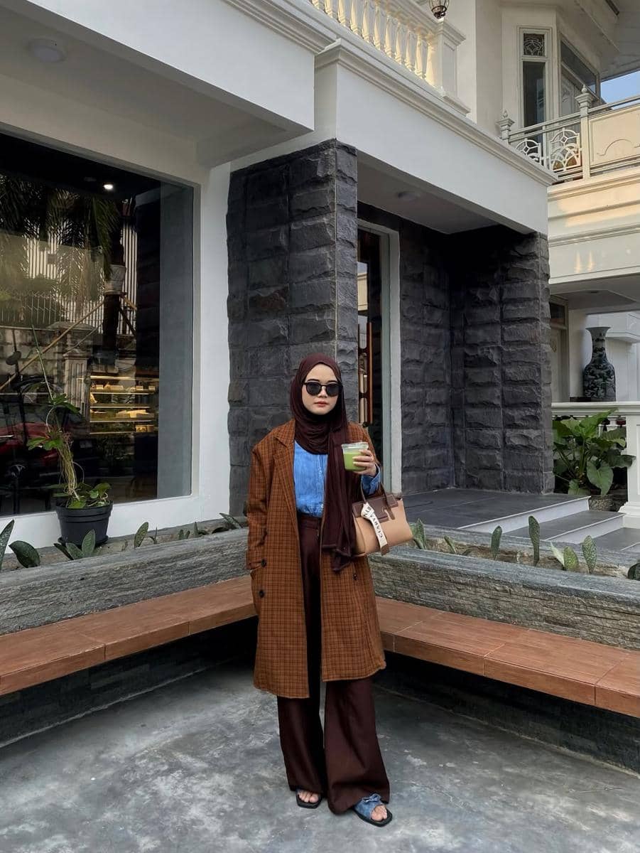 OOTD Berkerah ala Novi Akmalya