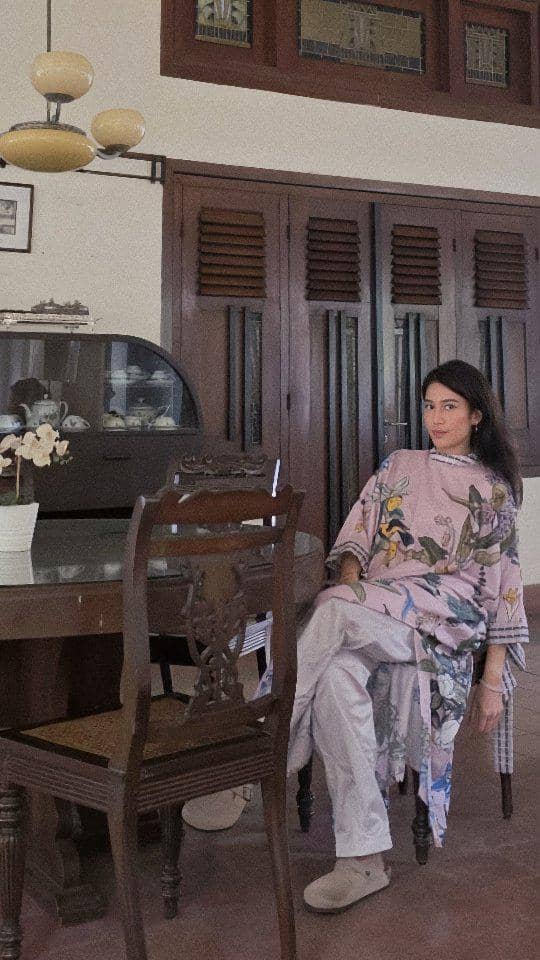 gaya Lebaran Dian Sastro