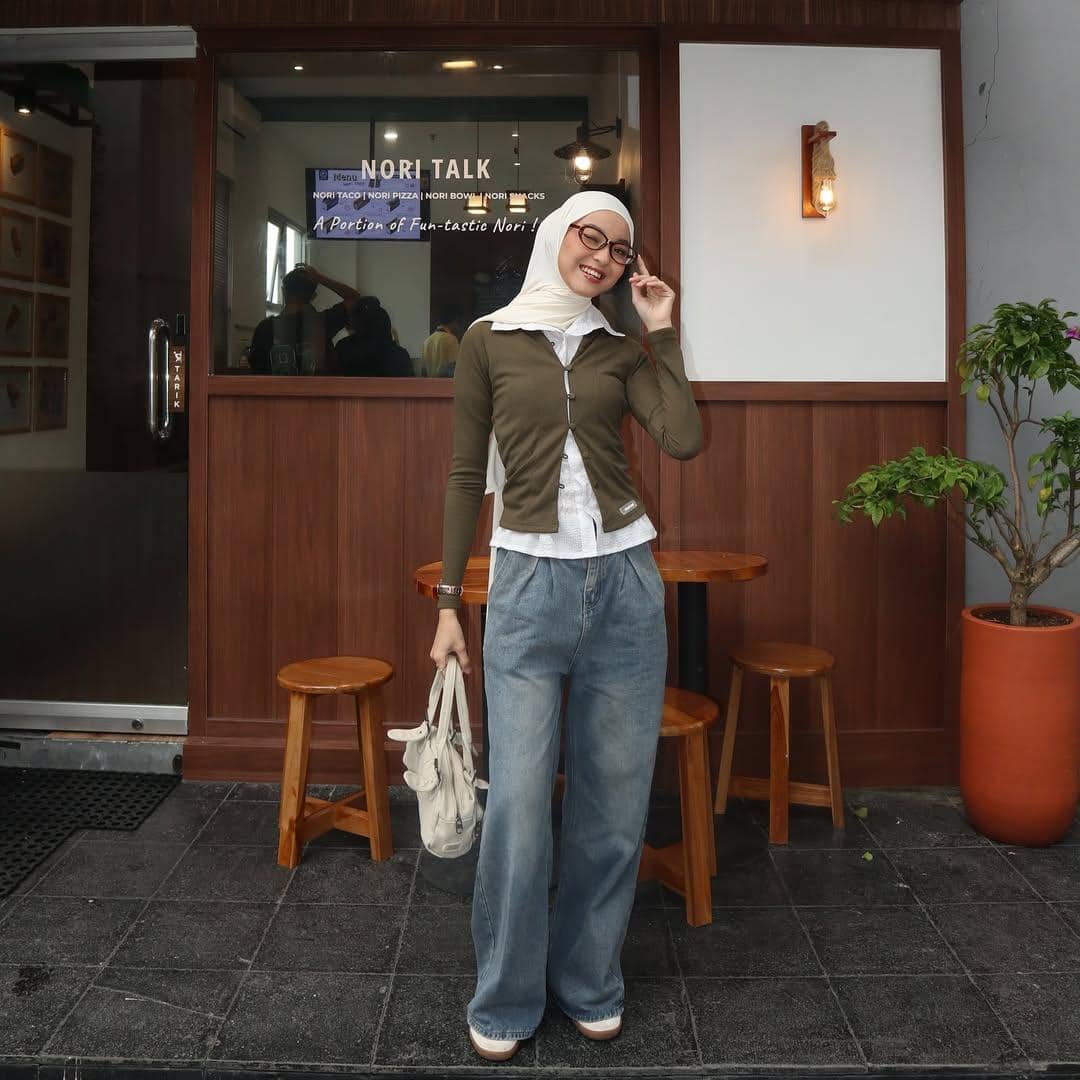 OOTD Blue Jeans ala Sadrina Octadelya