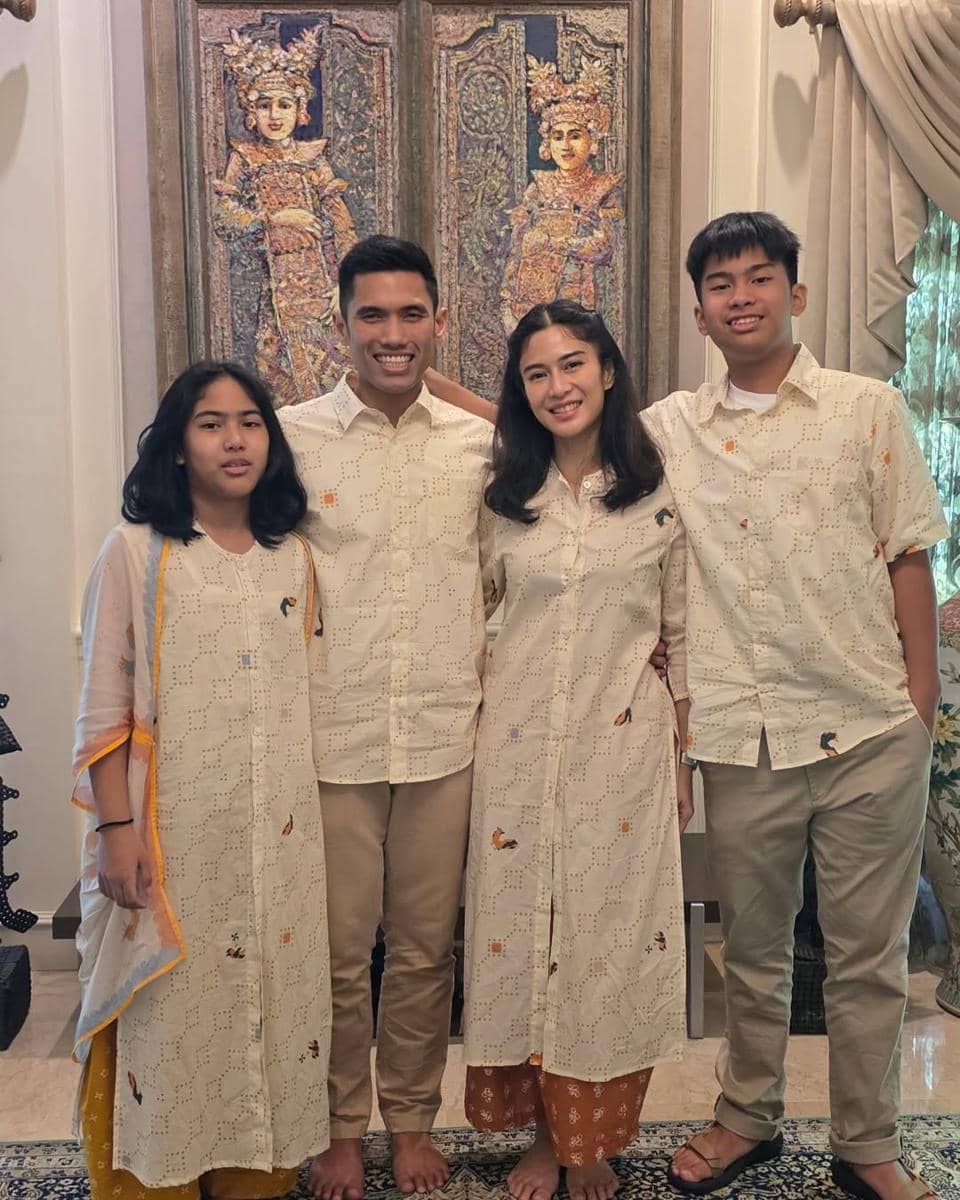 gaya Lebaran Dian Sastro