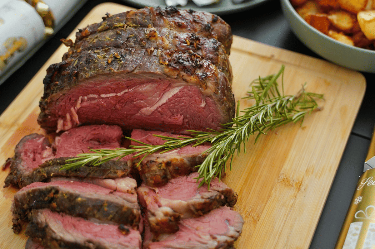 Resep Roast Prime Rib dengan Au Jus dan Saus Horseradish Cream