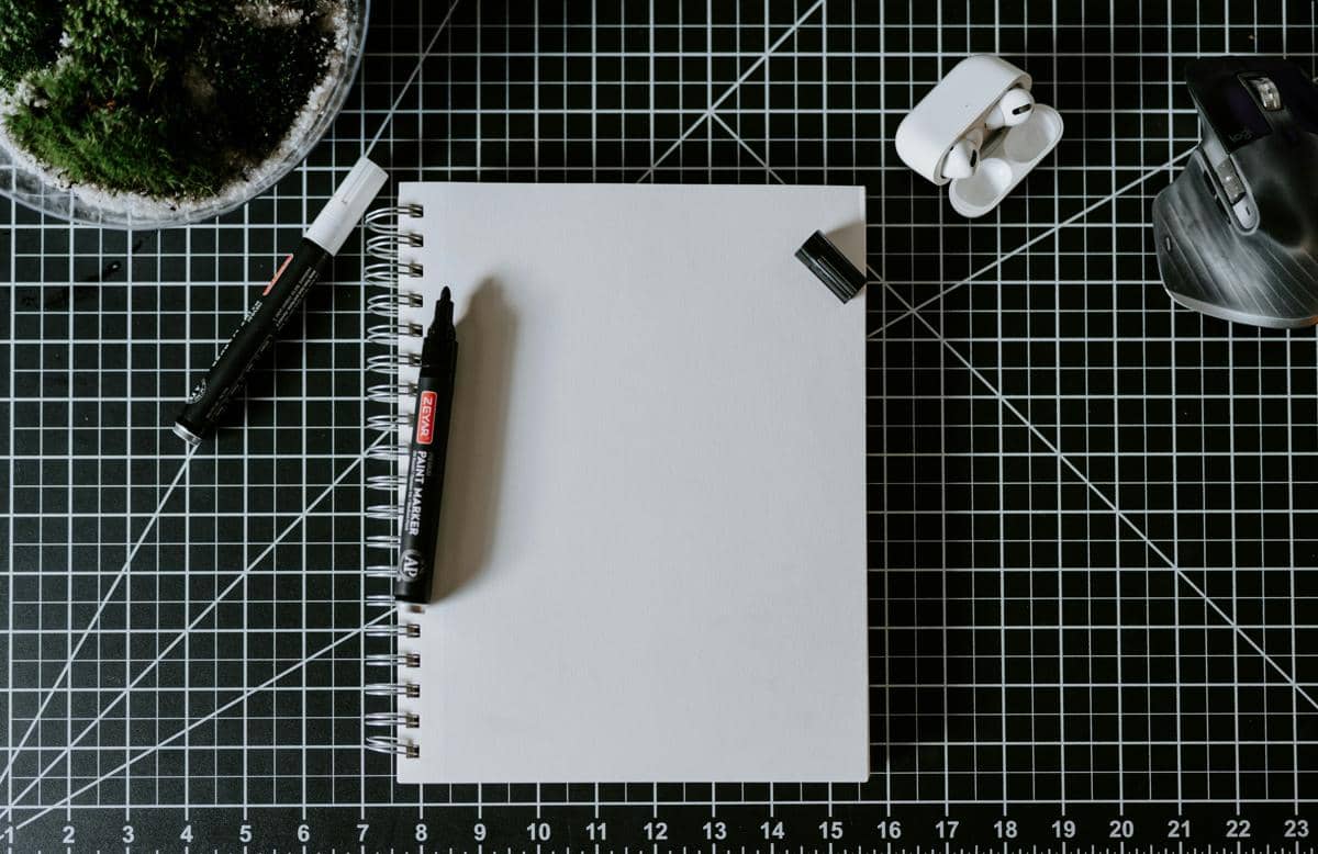 ilustrasi alas menulis