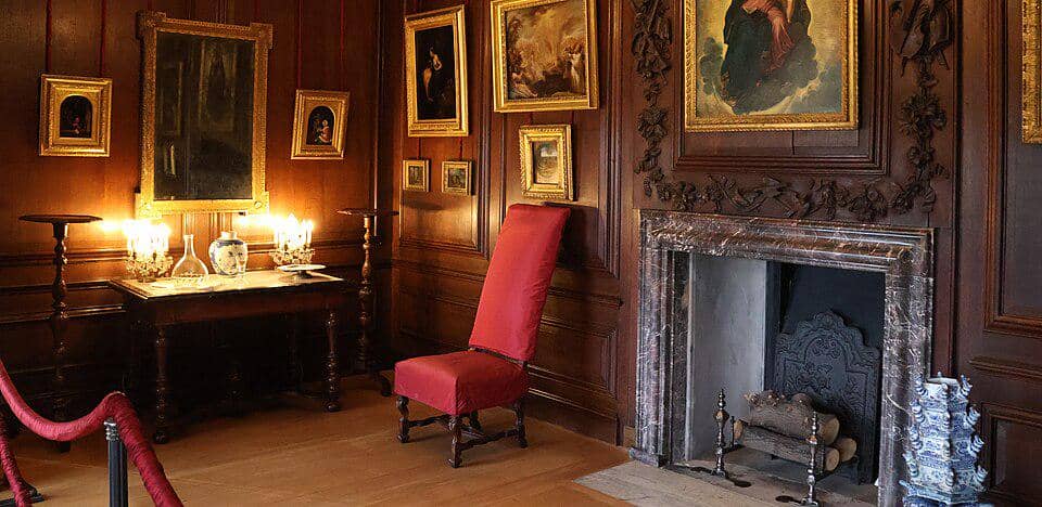 Ruangan di dalam Istana Hampton Court 