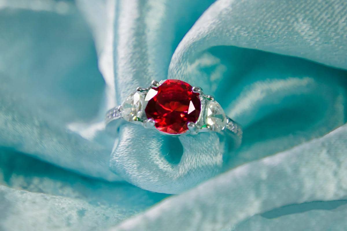 Tren Investasi Baru: Perhiasan Batu Permata kian Diminati Orang Kaya