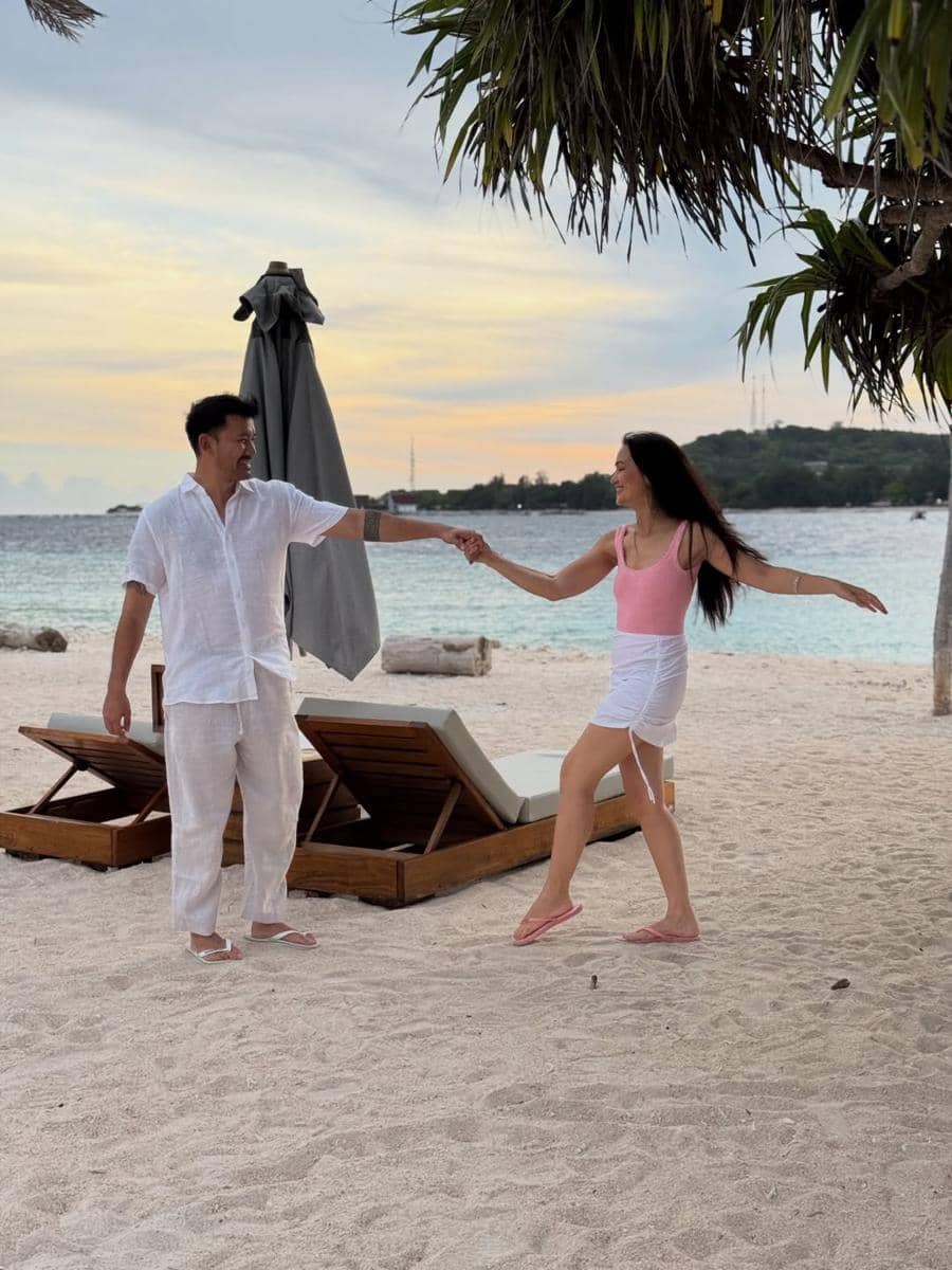 Rio Dewanto dan keluarga liburan