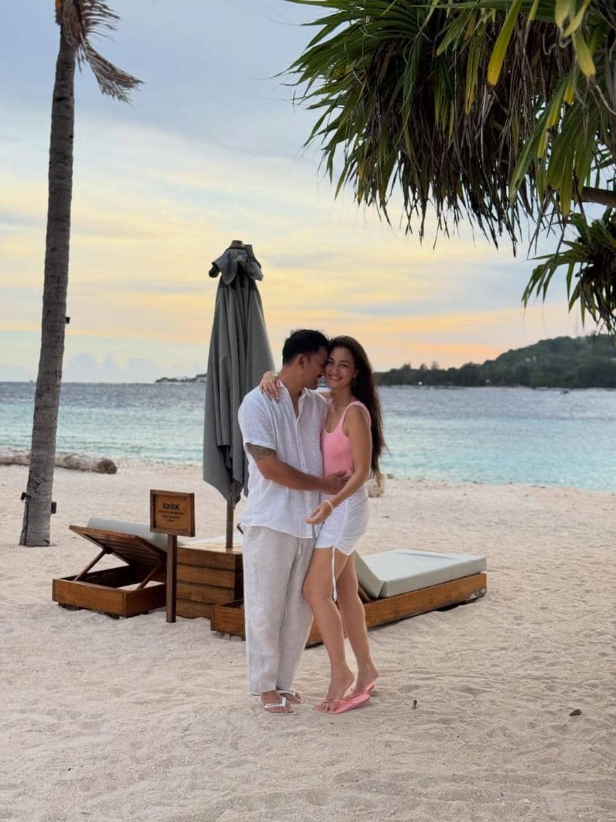 Rio Dewanto dan keluarga liburan