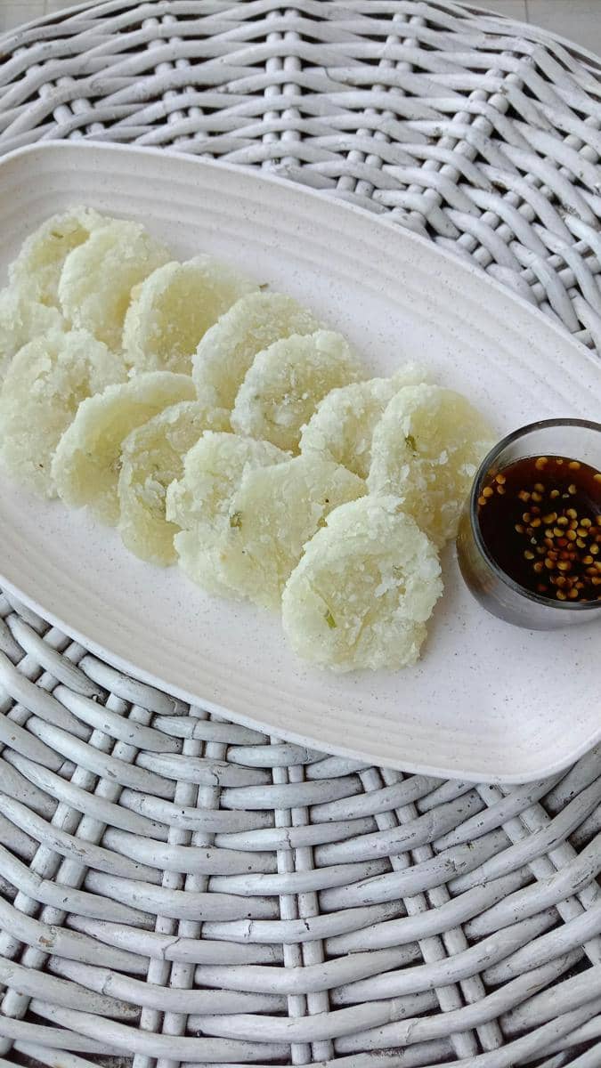 ilustrasi cireng dengan sambal