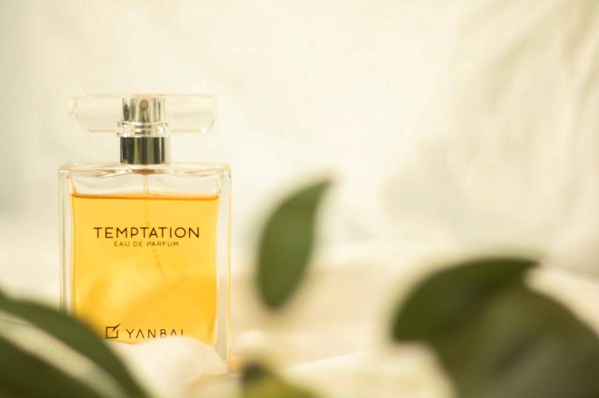 ilustrasi parfum kuning