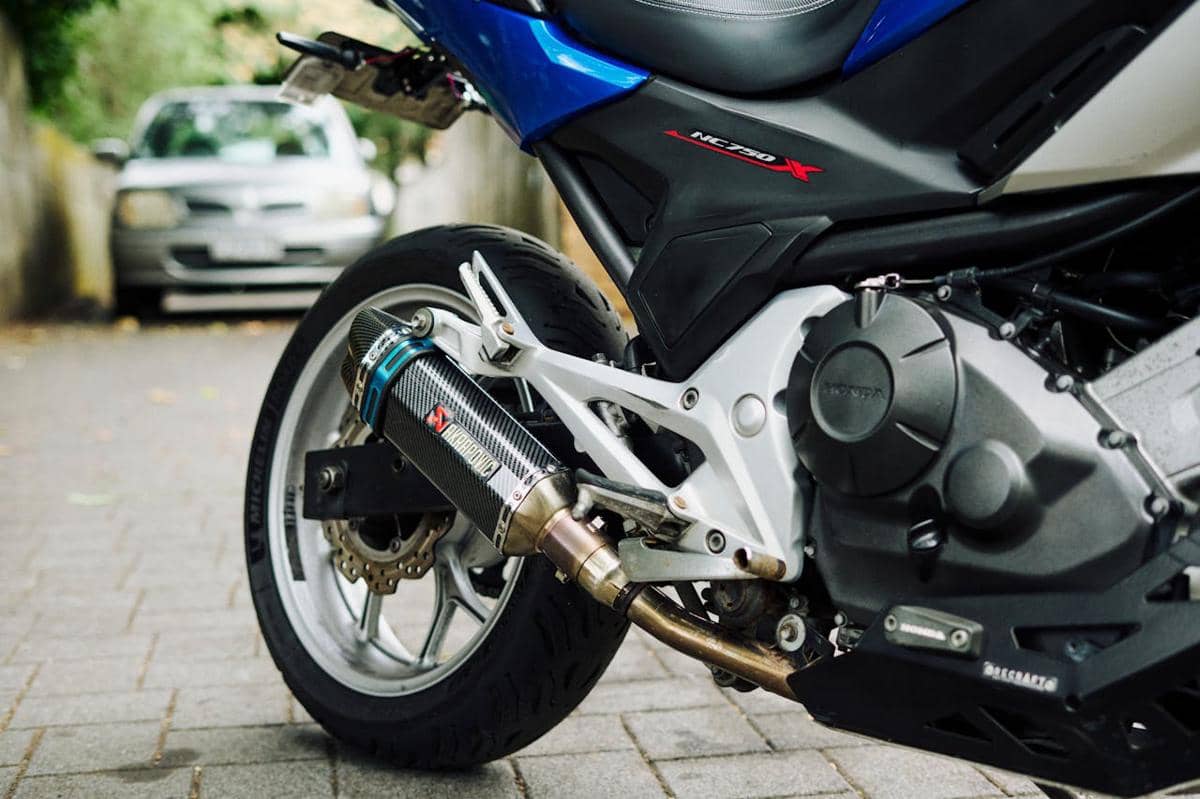 ilustrasi knalpot motor