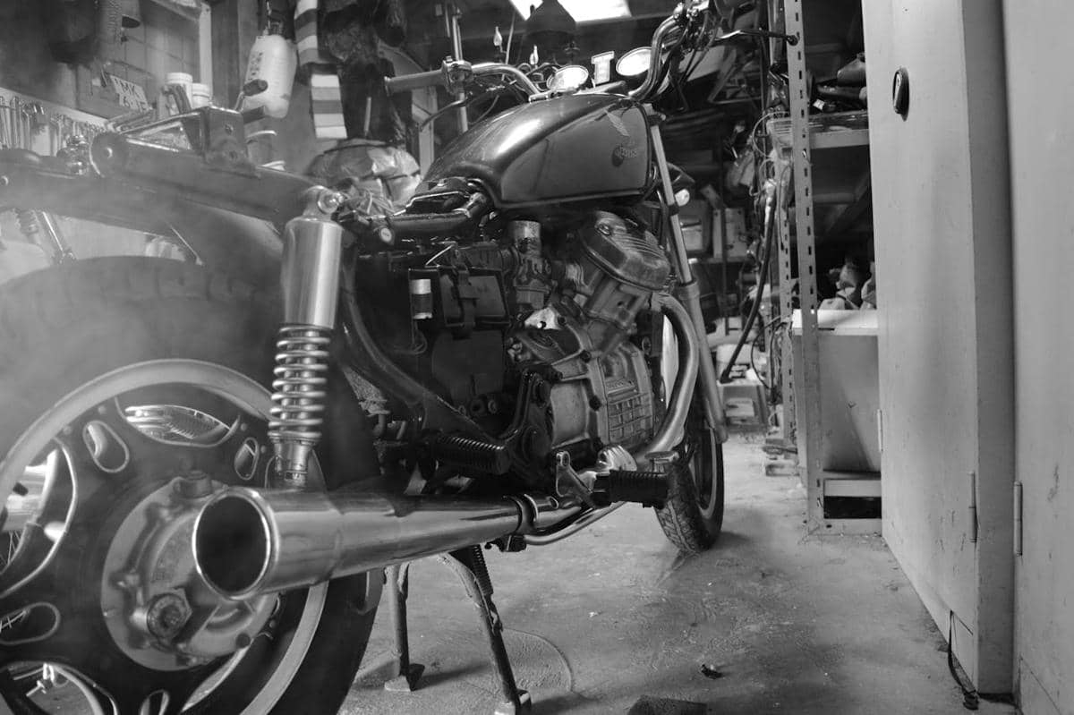 ilustrasi knalpot motor