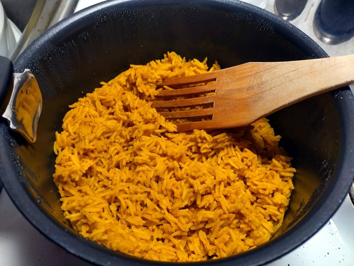 ilustrasi membuat nasi kebuli rumahan