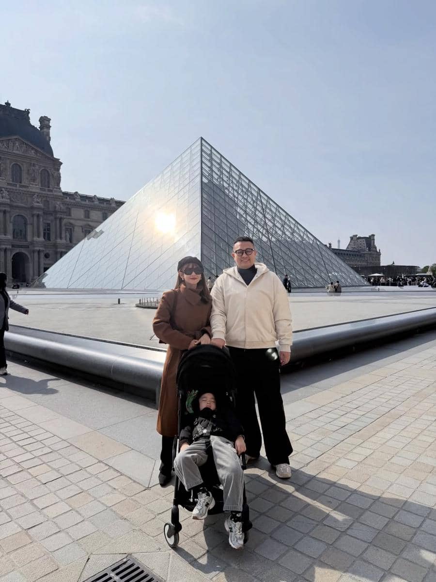 Keluarga Gilang Dirga keliling Paris sampai malam