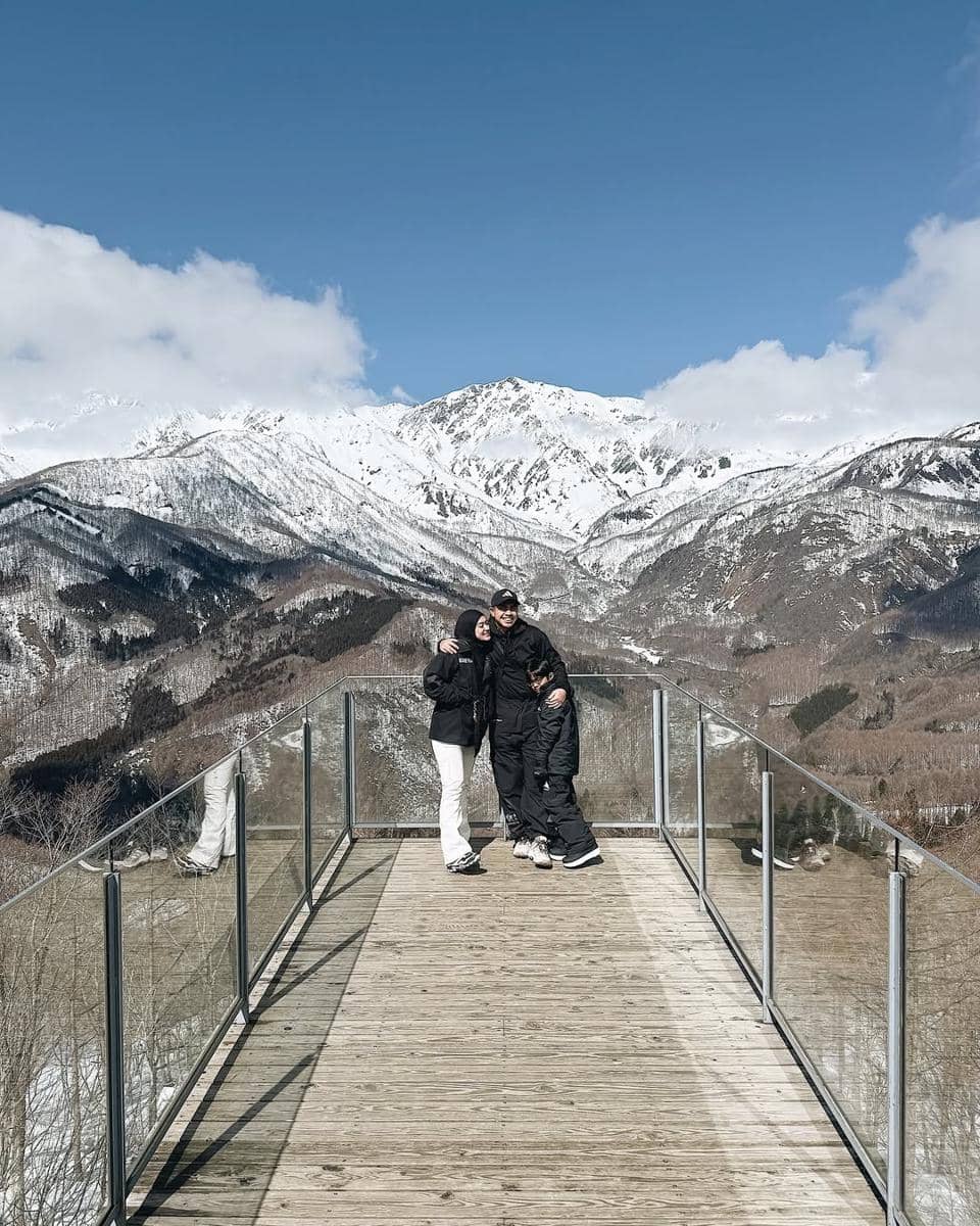 Keluarga Ayudia Bing Slamet liburan di Hakuba