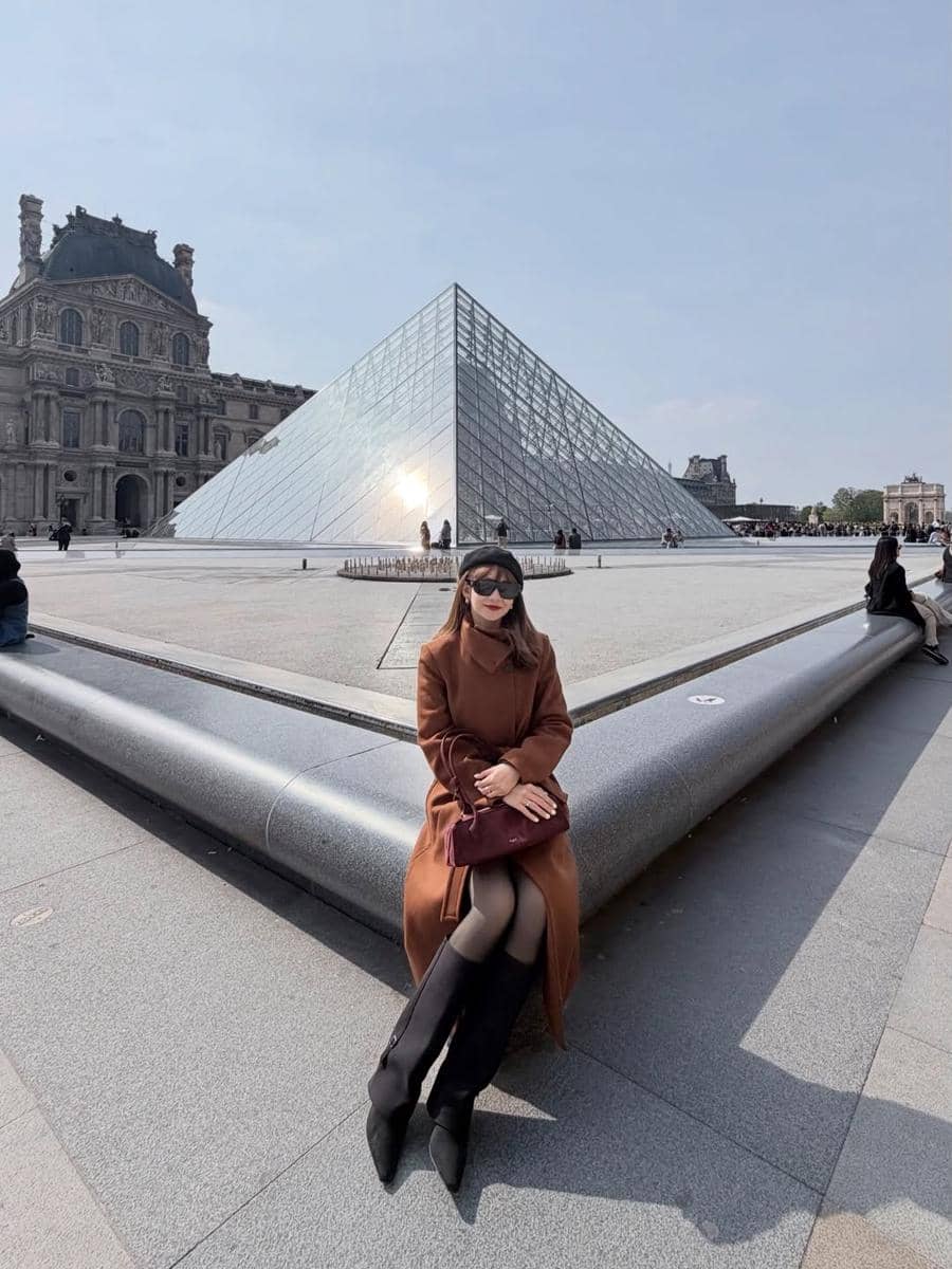 Keluarga Gilang Dirga keliling Paris sampai malam