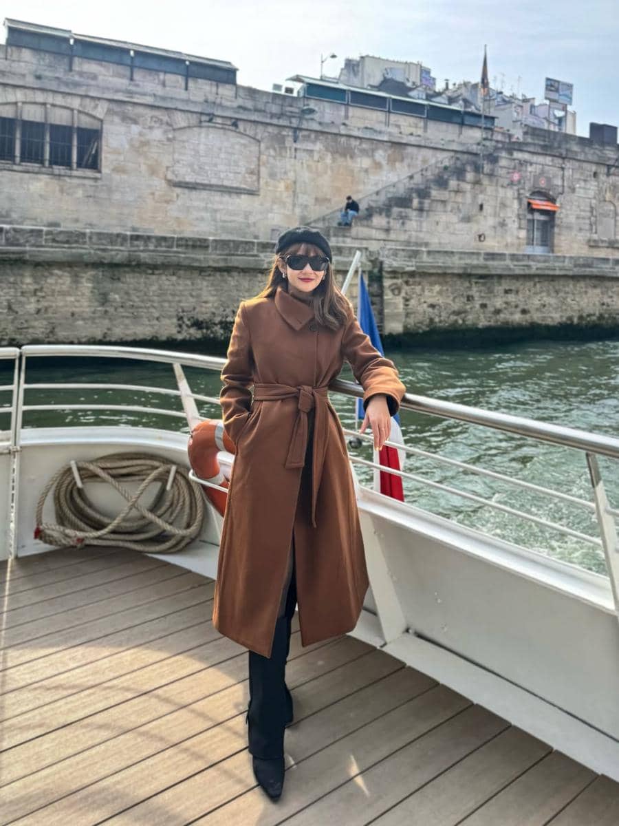 Keluarga Gilang Dirga keliling Paris sampai malam