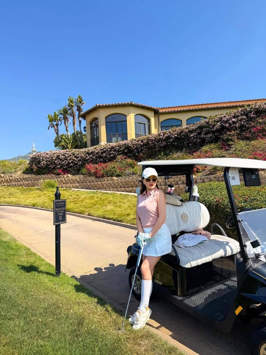 Shandy Aulia saat main golf di LA