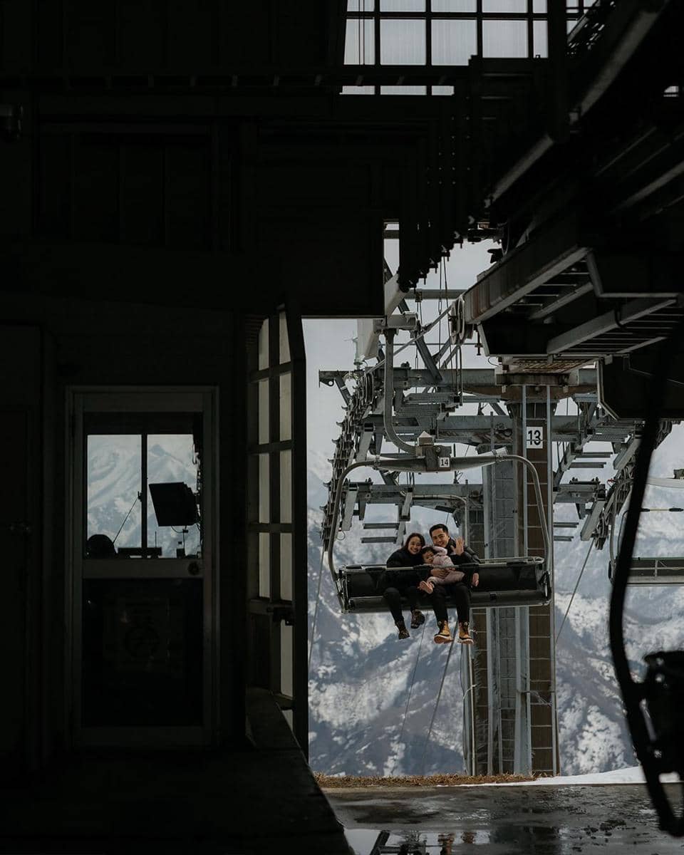 Gritte Agatha dan keluarga main salju di Gifu, Jepang