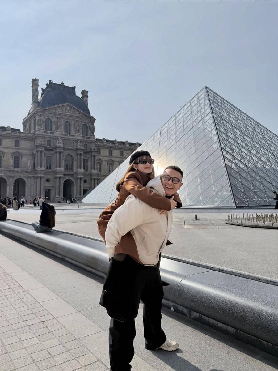 Keluarga Gilang Dirga keliling Paris sampai malam