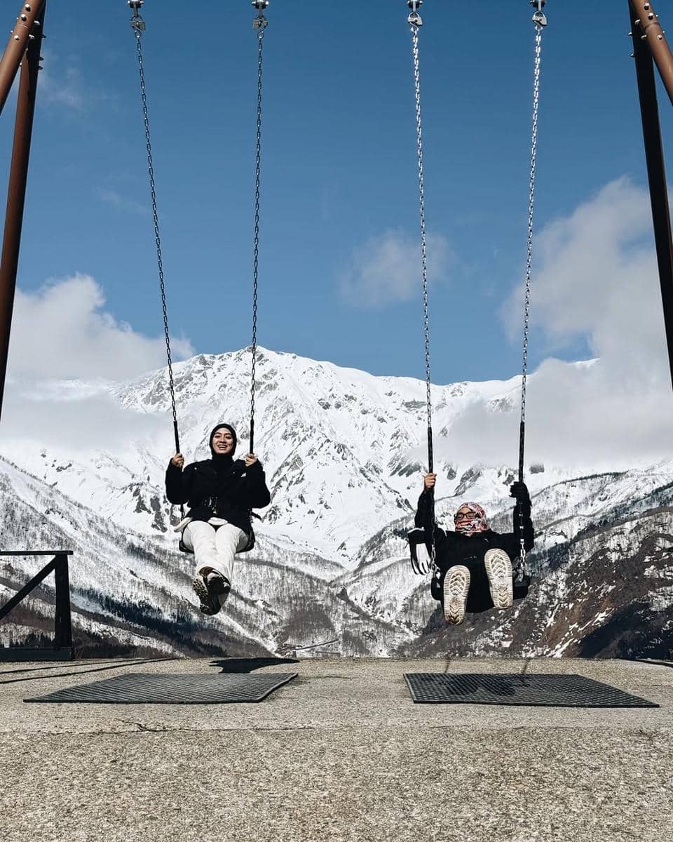 Keluarga Ayudia Bing Slamet liburan di Hakuba