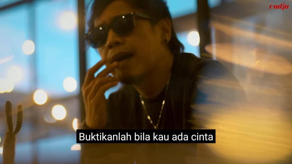 cuplikan video klip "Jujur"