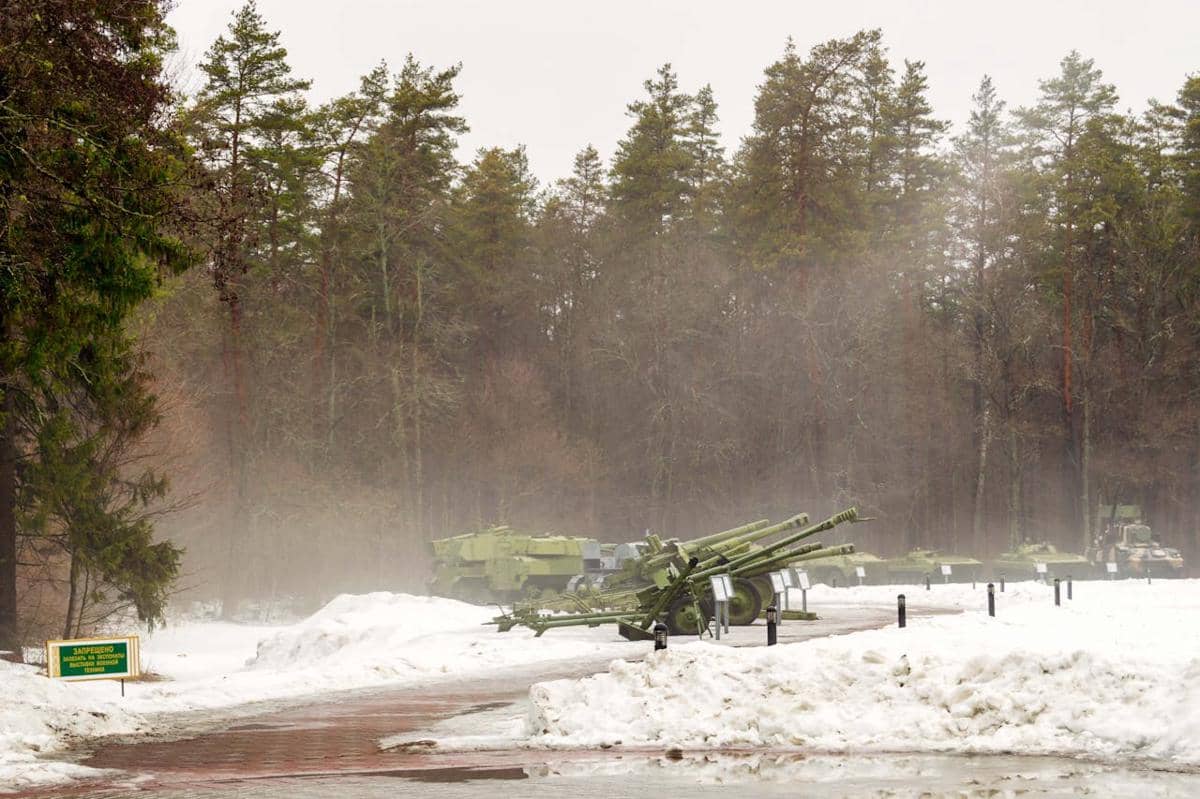 Israel Klaim Berhasil Serang 40 Situs Produksi Senjata Iran