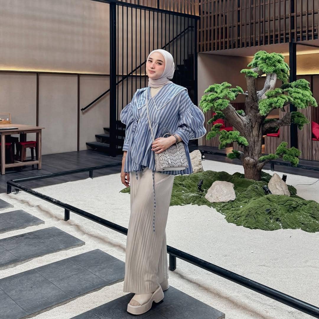 OOTD Hijab Nuansa Biru ala Dinan Fajrina