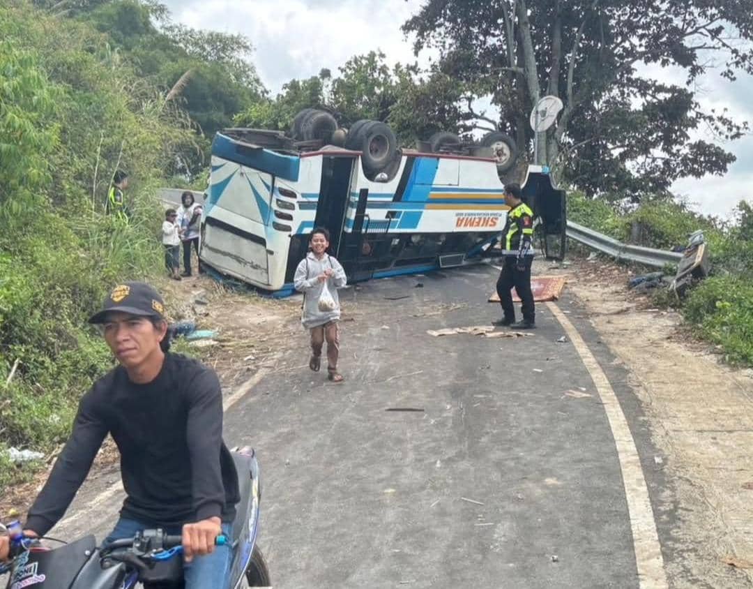 Kronologi Bus Rombongan Pengantin Terbalik di Danau Ranau, 3 Luka Berat