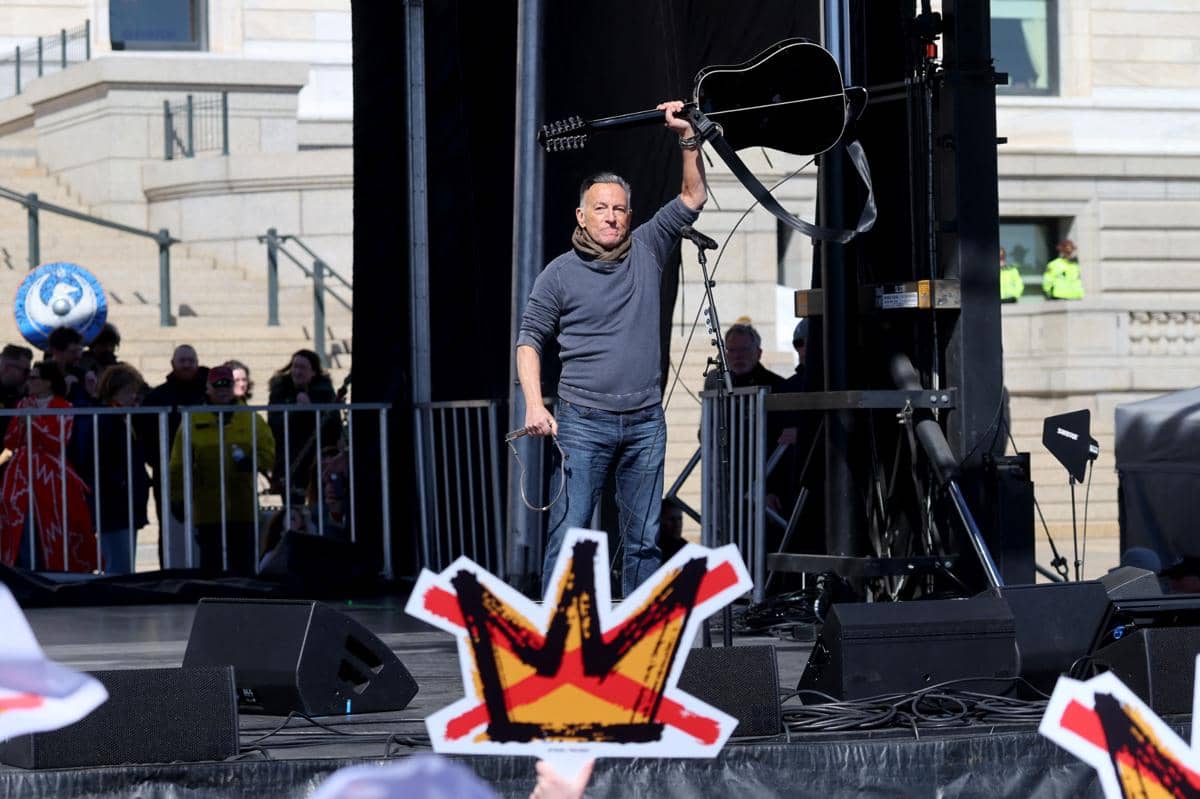 Bruce Springsteen di No Kings Rallies, 28 Maret 2026, di St. Paul, Minnesota