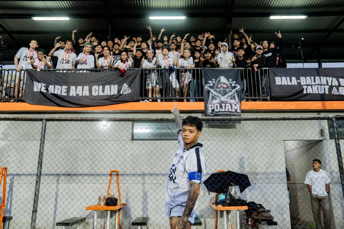Reza Arap dan AAA Clan di pertandingan sepakbola vs B2F