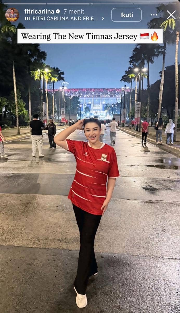 potret artis nonton laga Timnas Indonesia vs Bulgaria di GBK