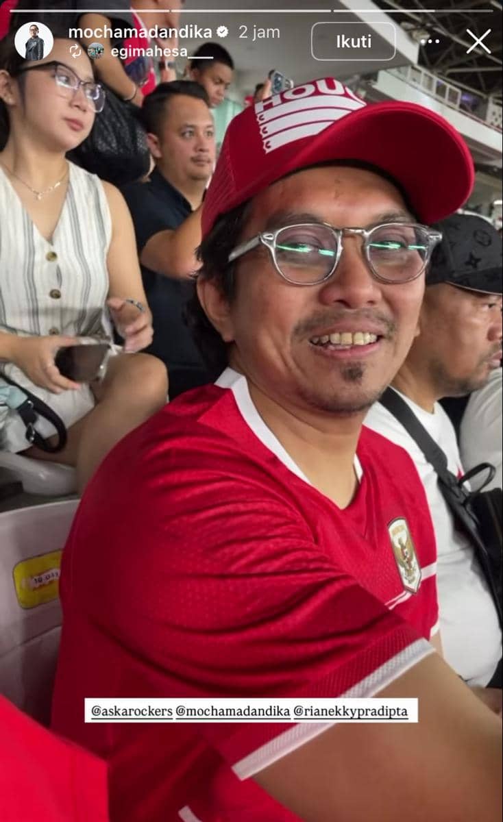 Itu dia sederet potret artis nonton langsung laga laga Timnas Indonesia vs Bulgaria di GBK.
