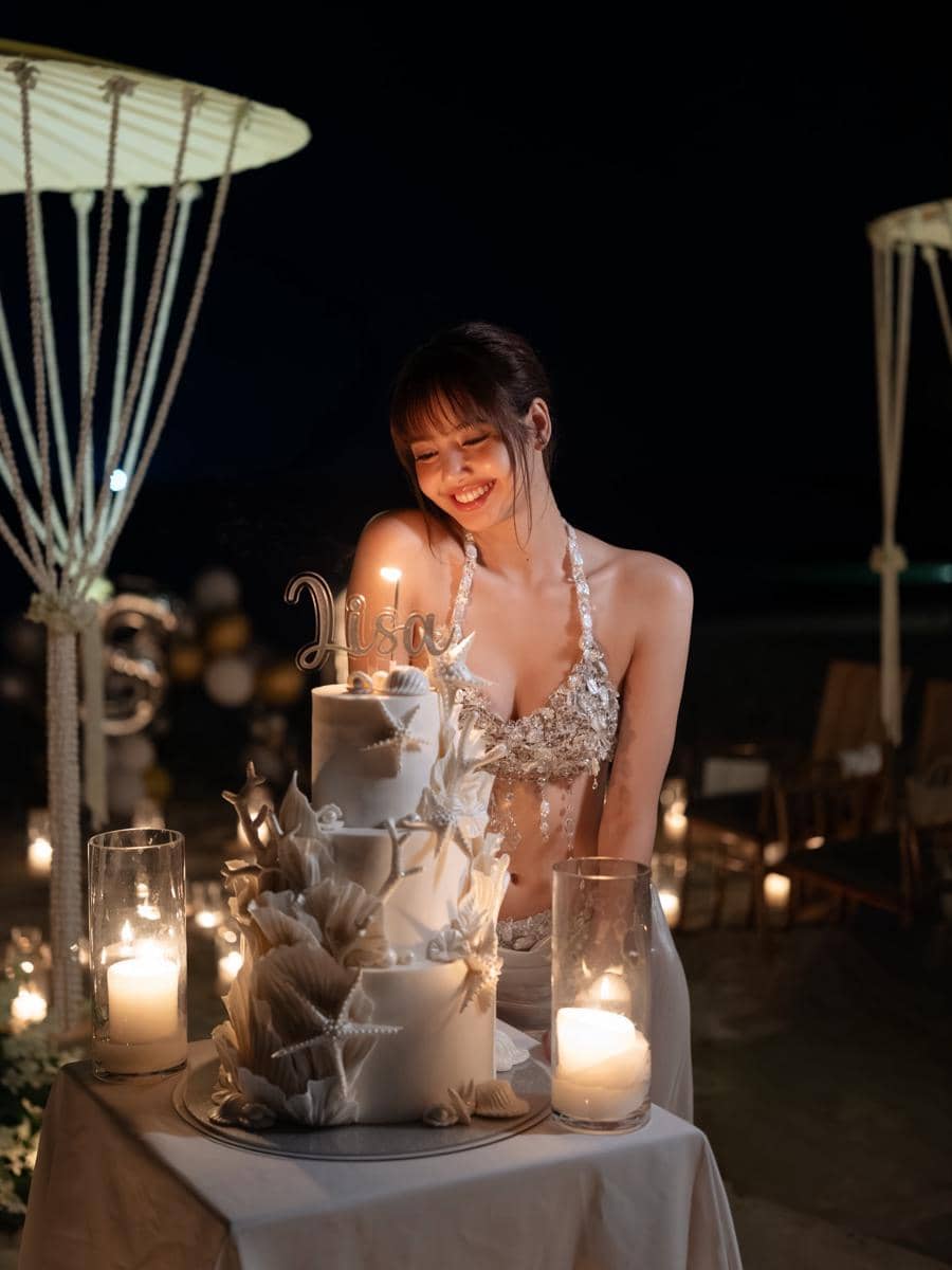 Lisa BLACKPINK rayakan ulang tahun ke-29