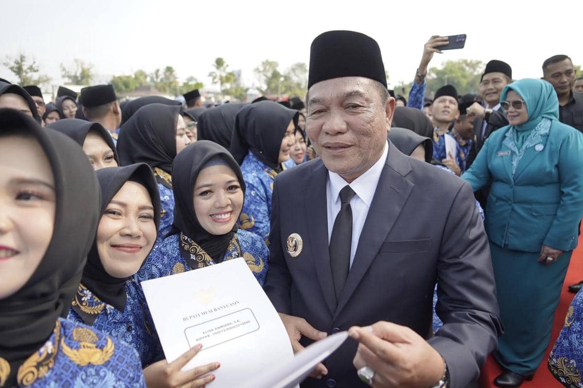 Bupati Muba saat melantik para PPPK dan CPNS