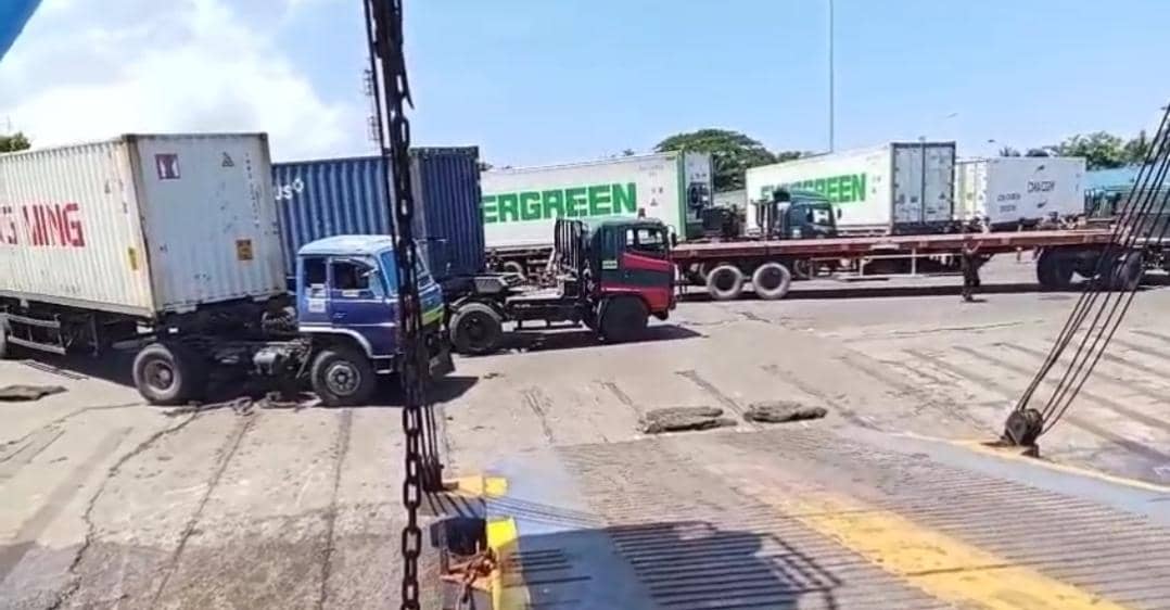 Skema Bongkar Muat Berubah, Truk Logistik Blokade Pelabuhan Gilimanuk