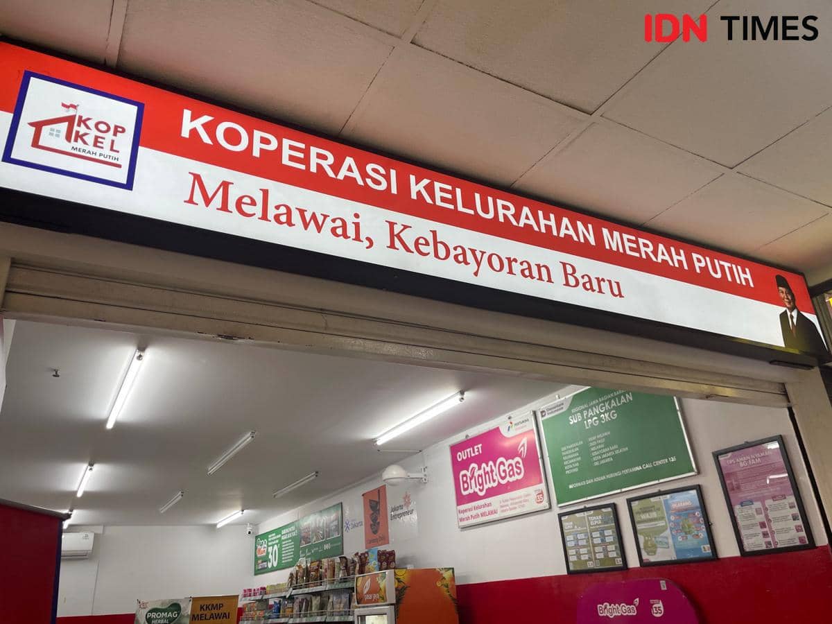 7 Potret Koperasi Merah Putih di Blok M, Ada Poster Prabowo