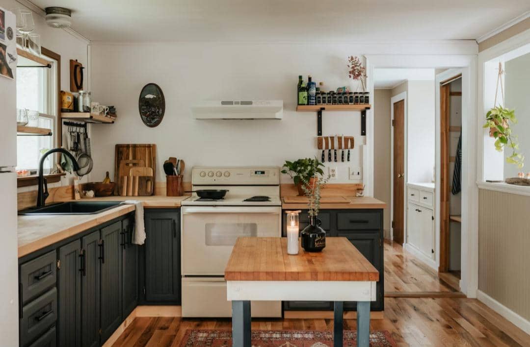 4 Keuntungan Pakai Rak Terbuka di Dapur, Barang Mudah Dicari