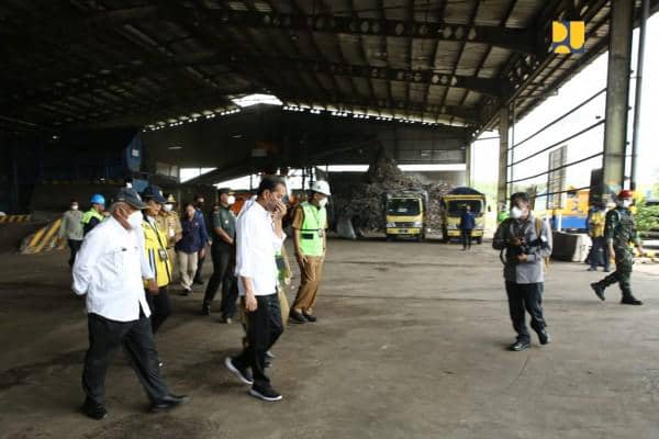 Tinjauan Presiden Jokowi didampingi menteri Basuki
