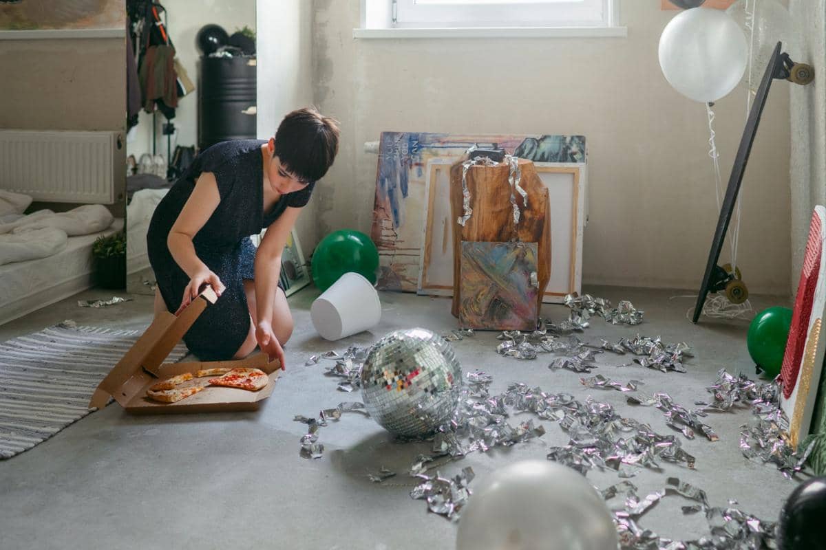 ilustrasi mengumpulkan sampah