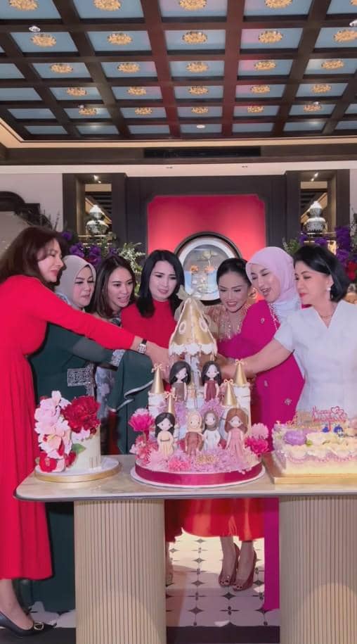 Pesta Ulang Tahun Kris Dayanti, Dihadiri Geng Sosialita (instagram.com/krisdayantilemos)