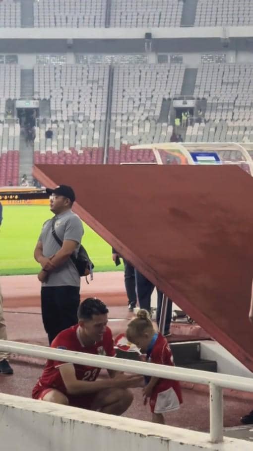 Kamari Dukung Justin Hubner di Laga Timnas vs Bulgaria (instagram.com/jennifercoppenreal20)